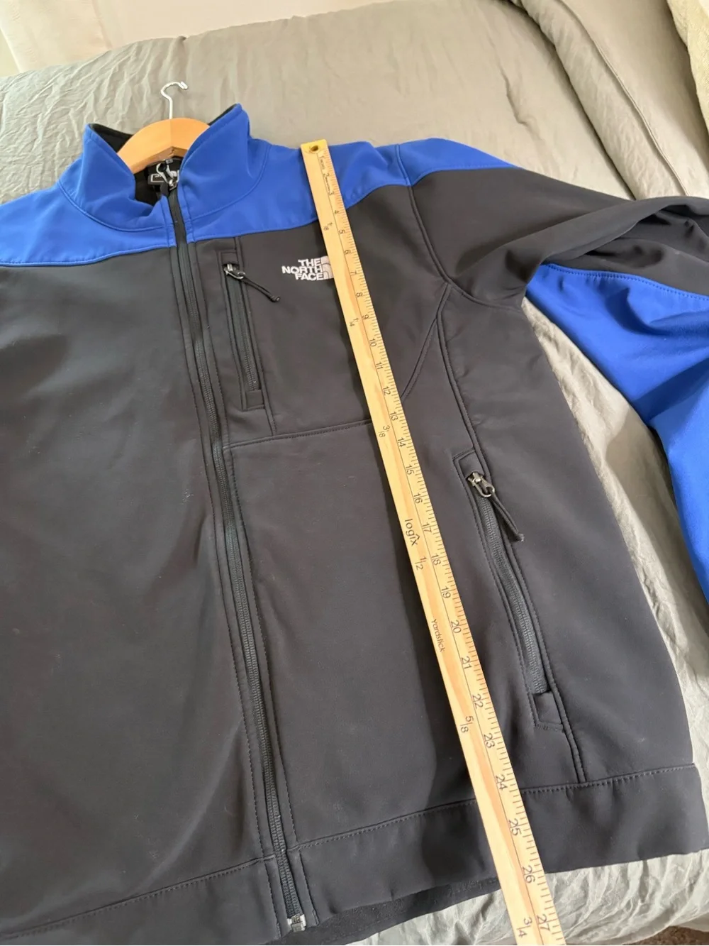 The North Face  Apex Bionic Softshell Jacket. Size Large.
